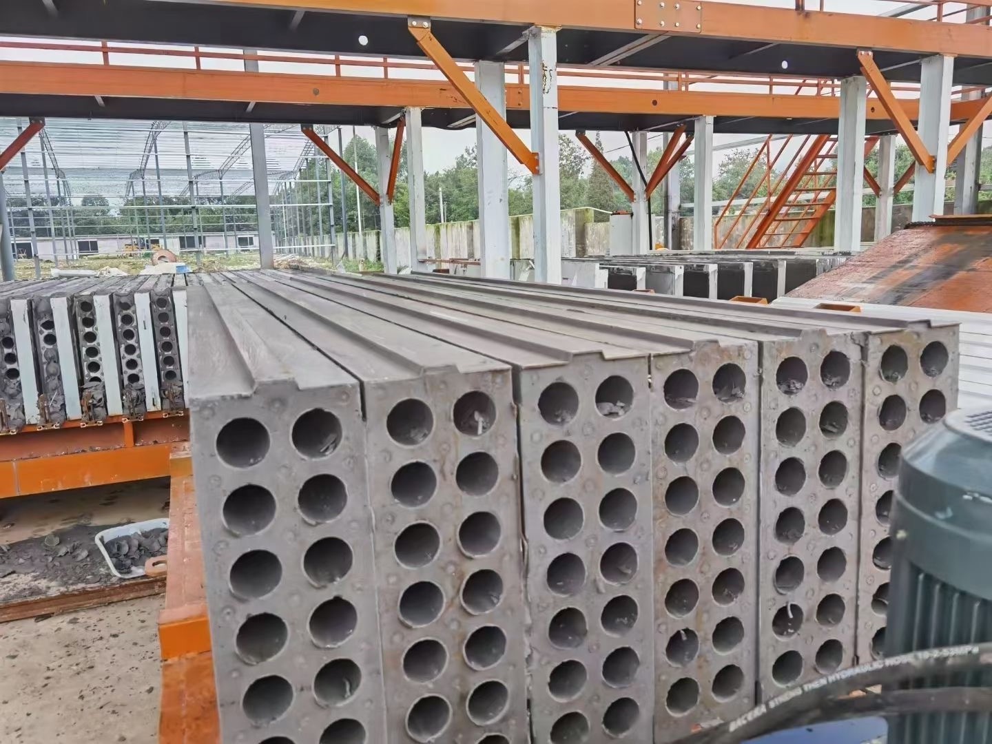 High Efficiency Precast Concrete Panels Hollow Core Slab Machine Fence Panels Concrete Mold Car