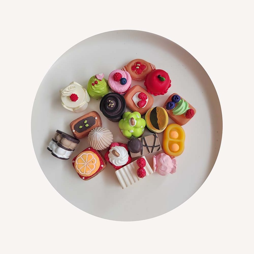 100pcs Resin Kawaii Mini Fruit Cake 3D Desk Mini Food Accessories Doll House Miniature Figurines for Fairy Garden Valentines