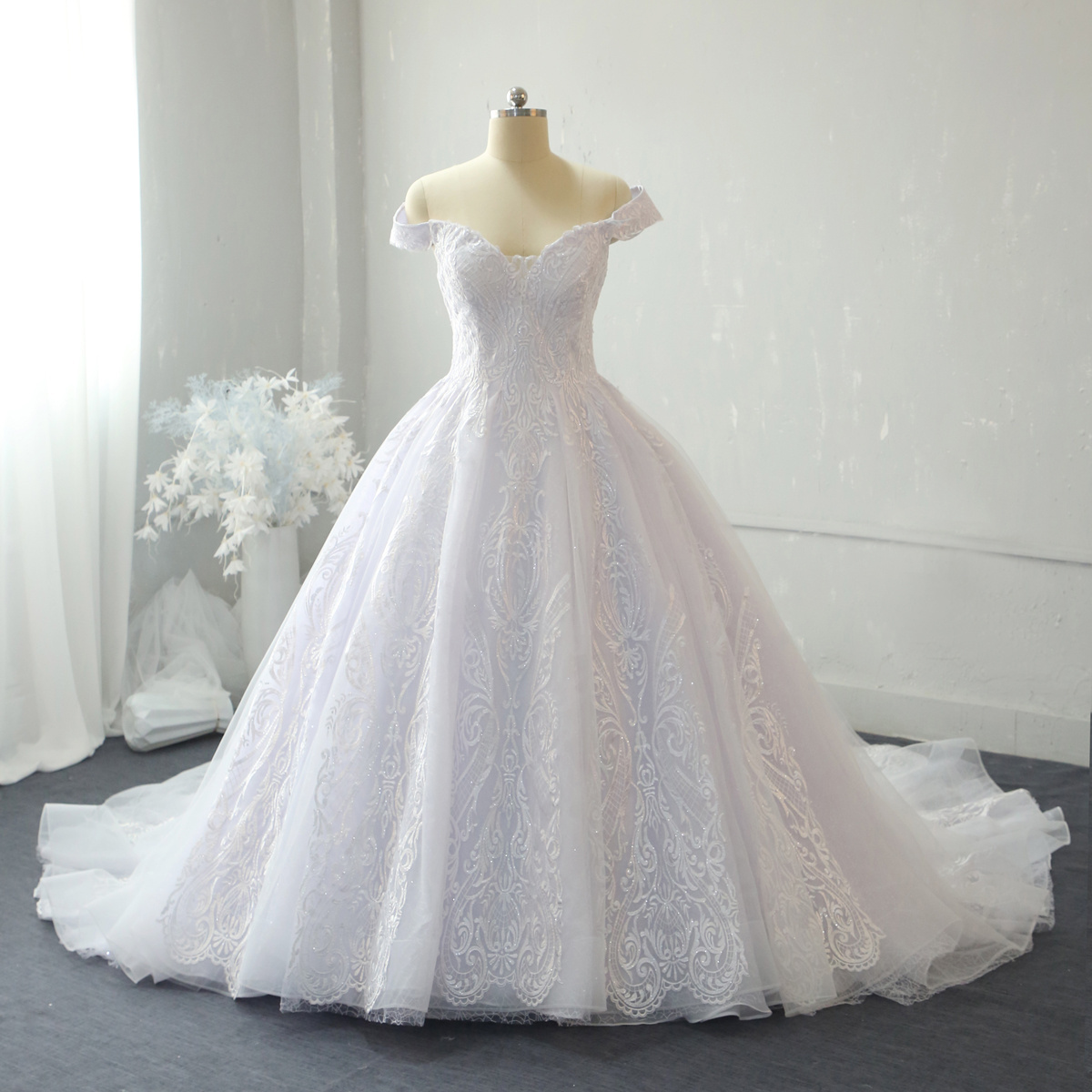 Back closure Lace up White ball gown shiny organza wedding dress