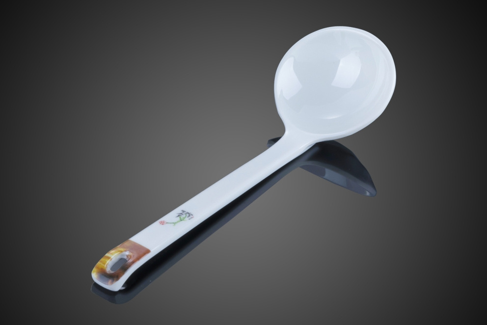 Classic White Melamine Plastic Soup Spoon for Restaurant Use and Back to School Supply