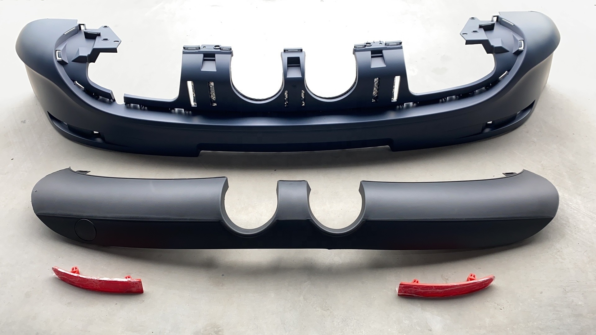 rear bumpers for 2005-2008 VW Golf 5 R32 looks