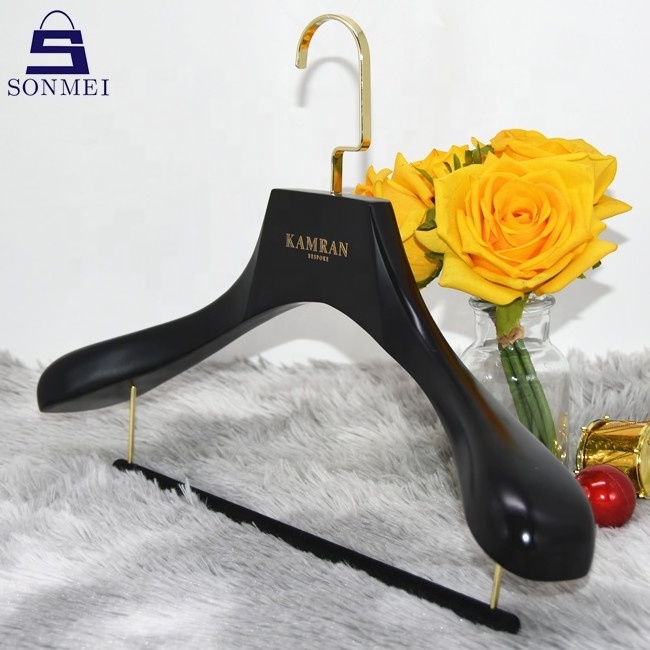 Factory supply unique custom logo suit luxury wood hangers for clothing store