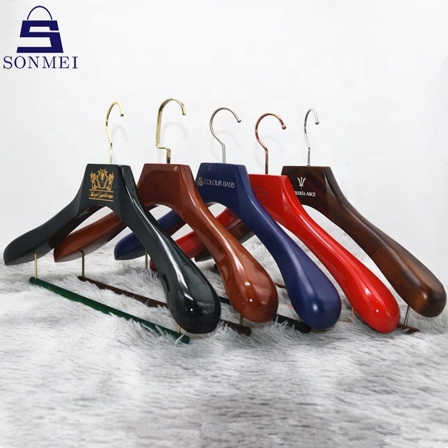 Factory supply unique custom logo suit luxury wood hangers for clothing store