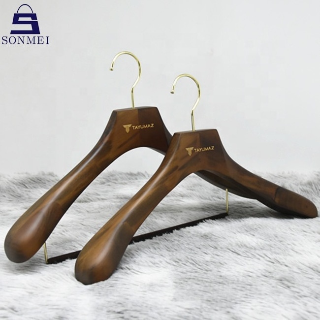 Factory supply unique custom logo suit luxury wood hangers for clothing store