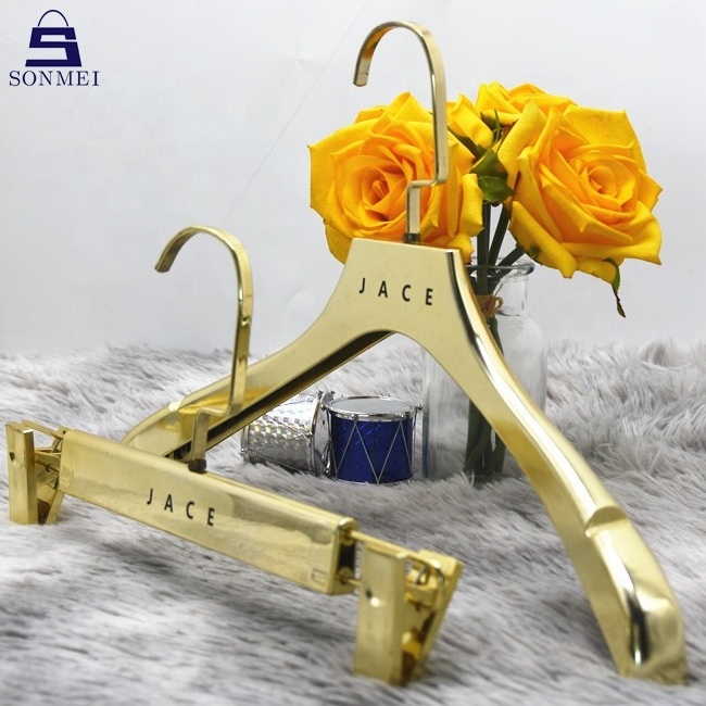 Garment shiny plastic display custom gold hangers for clothes