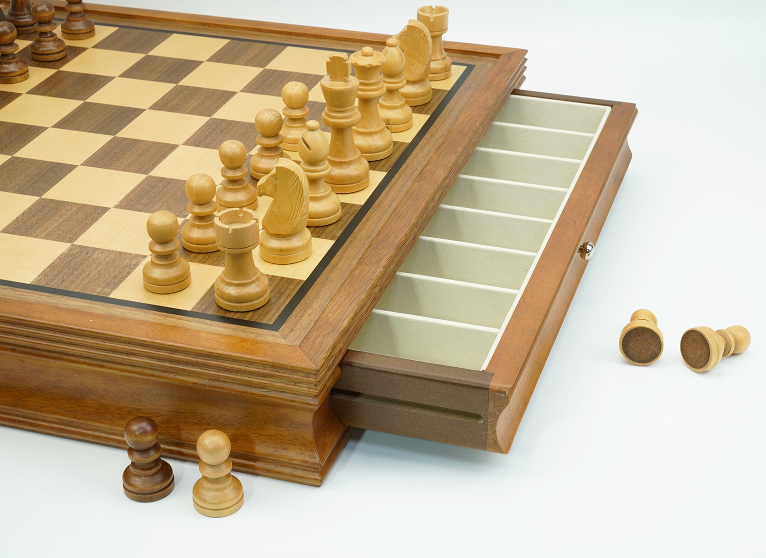 Customized Eco-friendly Chess Set Wooden Walnut Chess Pieces Board Game