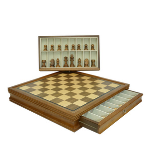 Customized Eco-friendly Chess Set Wooden Walnut Chess Pieces Board Game