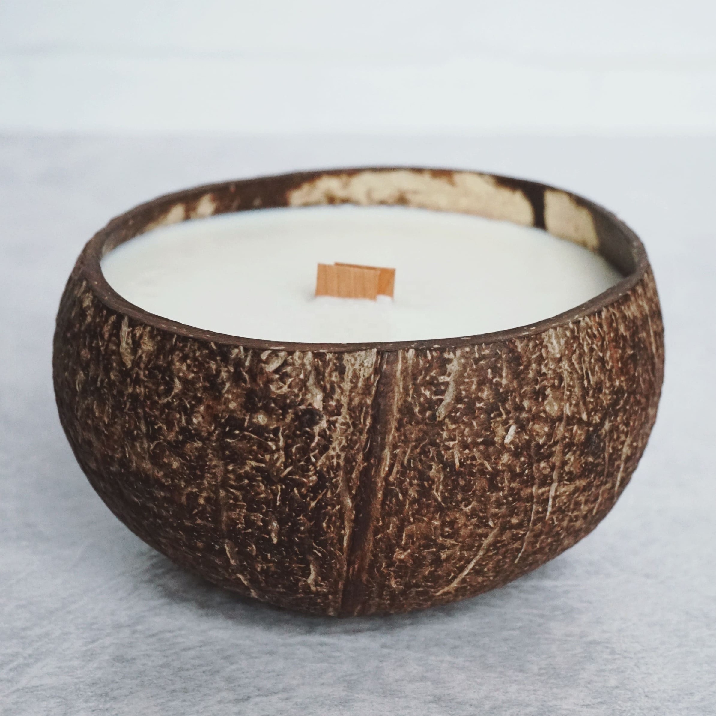 High quality Hot Sale Coconut candle bowl from Viet Nam Nature Coconut Shell Bowls Candle Soy Wax Coconut Candle With Wood Wick