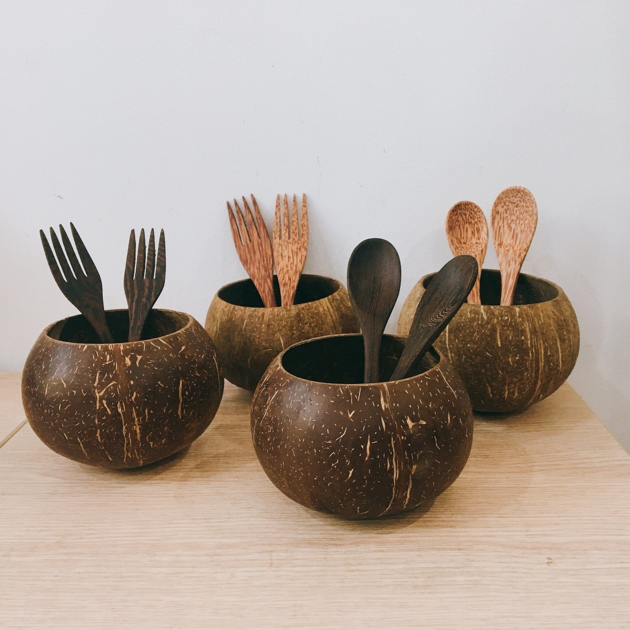 High Quality best selling handmade natural set of coconut shell bowl and spoon made in Viet Nam