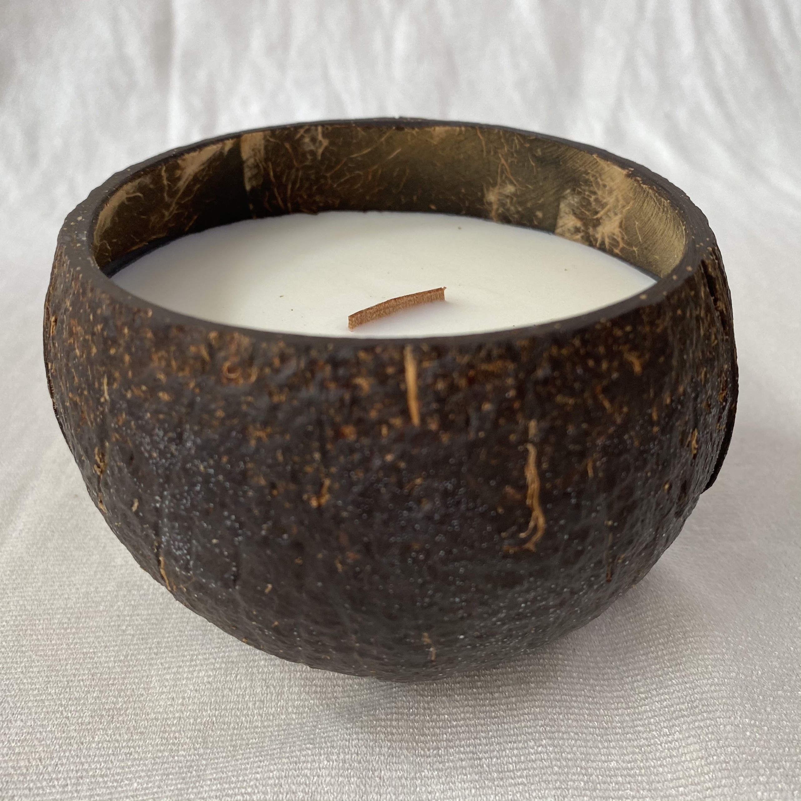 High quality best selling Amazon choice Coconut shell candle bowls with lavender scent