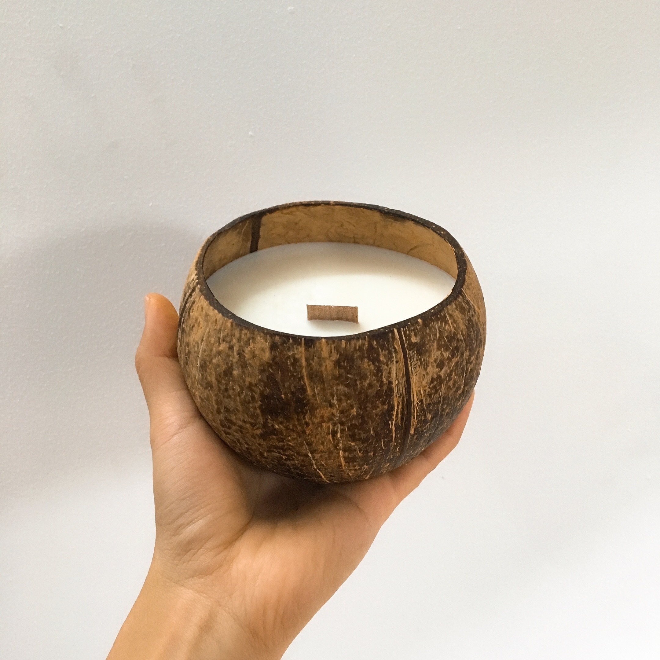 High quality Hot Sale Coconut candle Coconut candle bowl with soy wax from Viet Nam