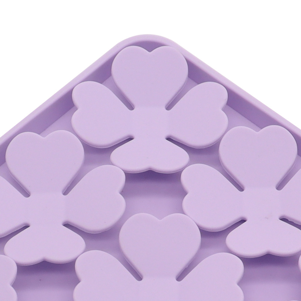 2023 Custom Flower Petal Design Silicone Slow Feeder Pet Cat Dog Treat Food Bowl Licking Lick Mat Pad with Suction Cups