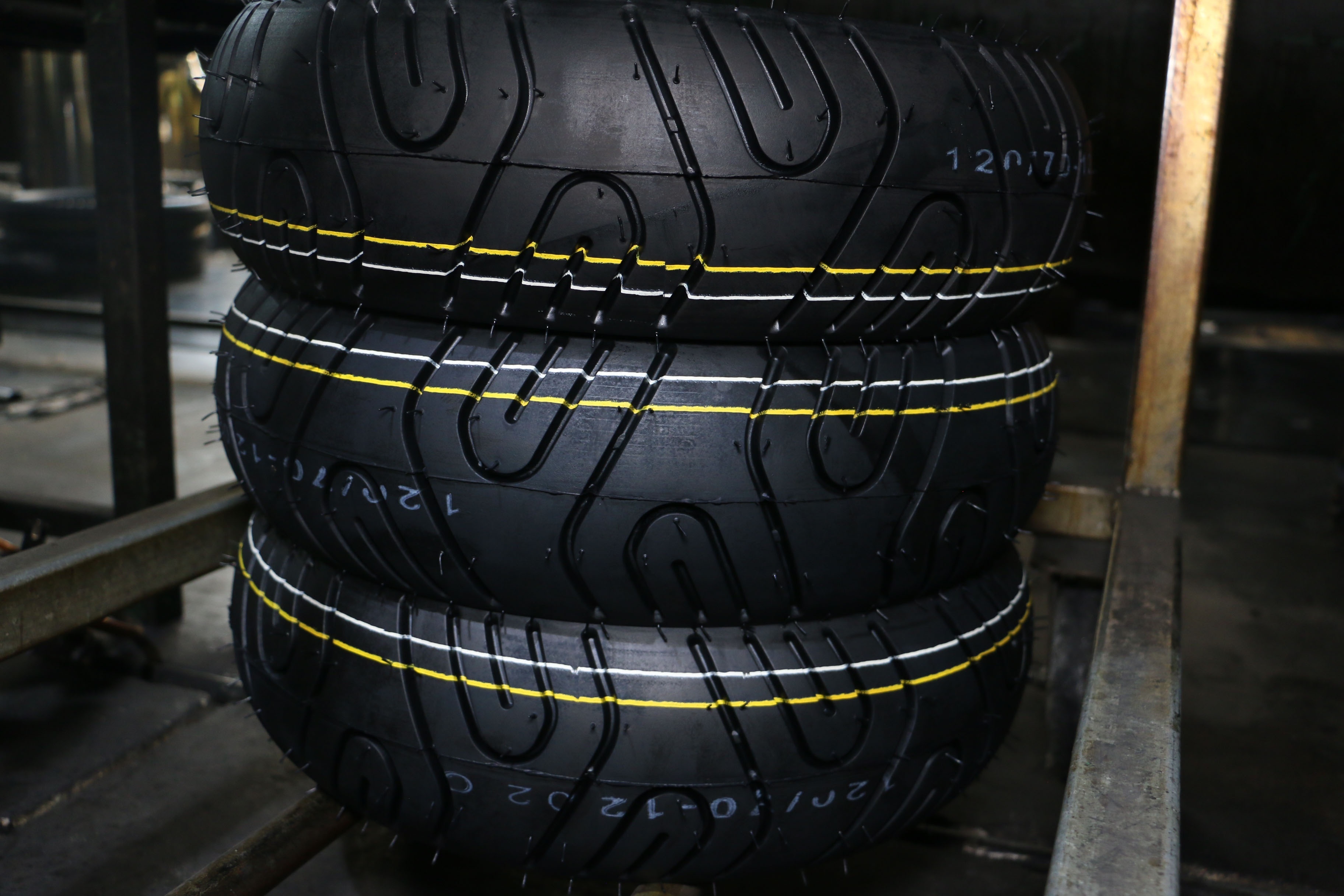 Gloden motor cycle tyres 120/70-13TL M/C 4PR Philippines Market motorcycle tyres size