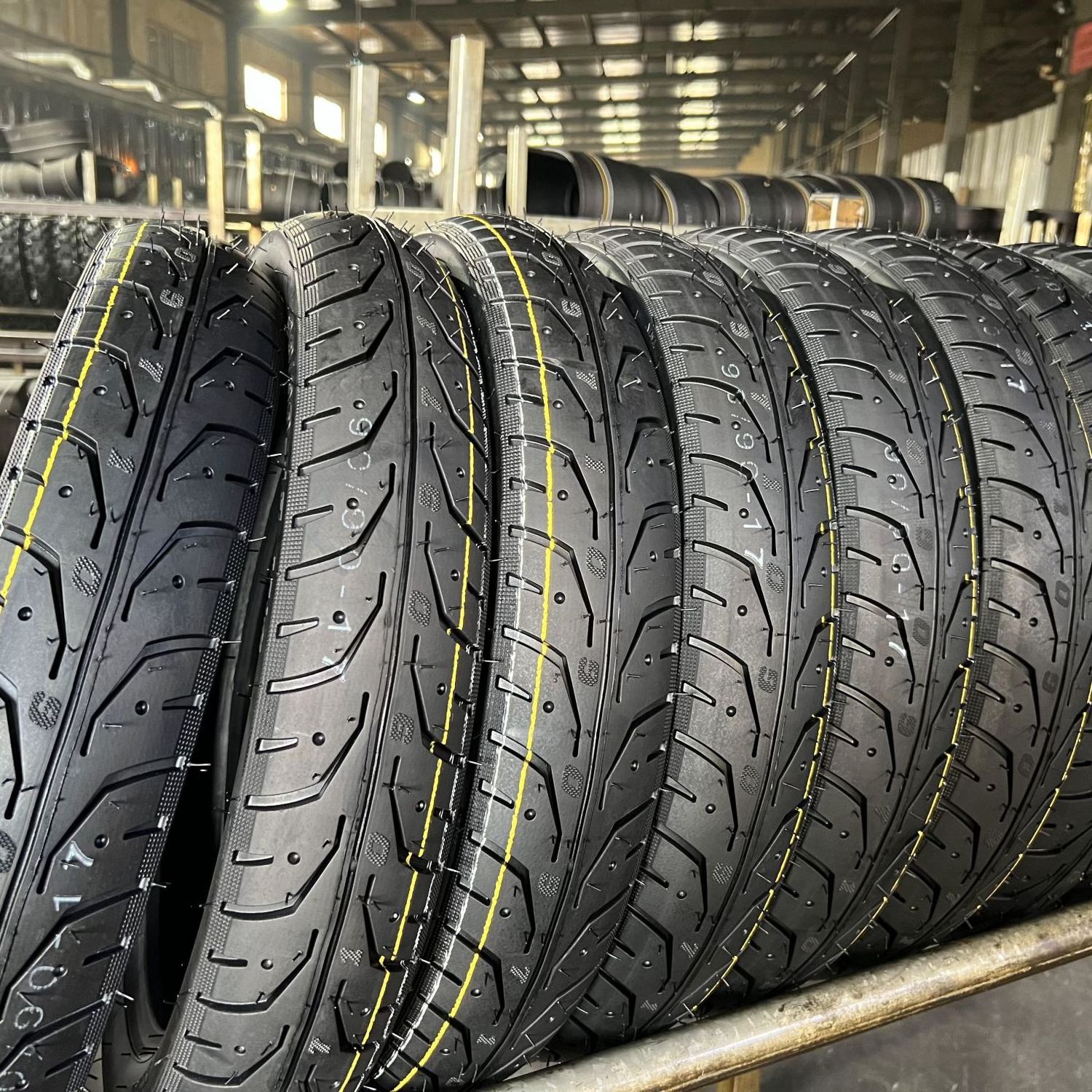 Cheap 2.75-17 3.00-17 90/90-17 100/90-17 120/80-17 Good Quality Tubeless Wholesale 17 Inch China Motorcycle Tires For Sale