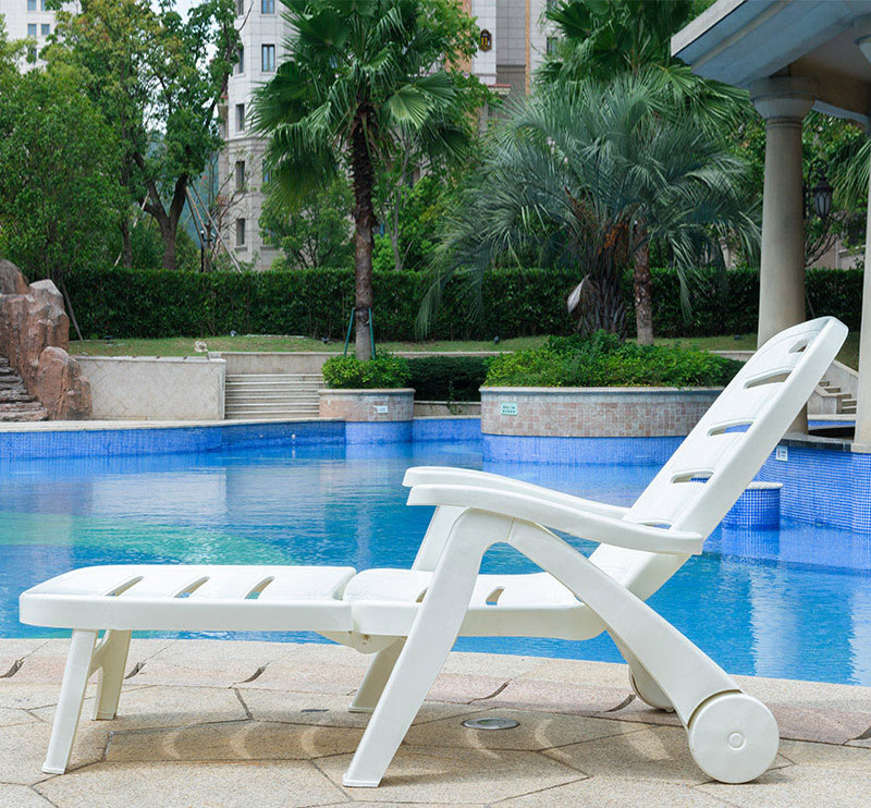 Wholesale plastic beach chair lounge chair for swimming pool hotel villa courtyard scenic spot outdoor folding chair