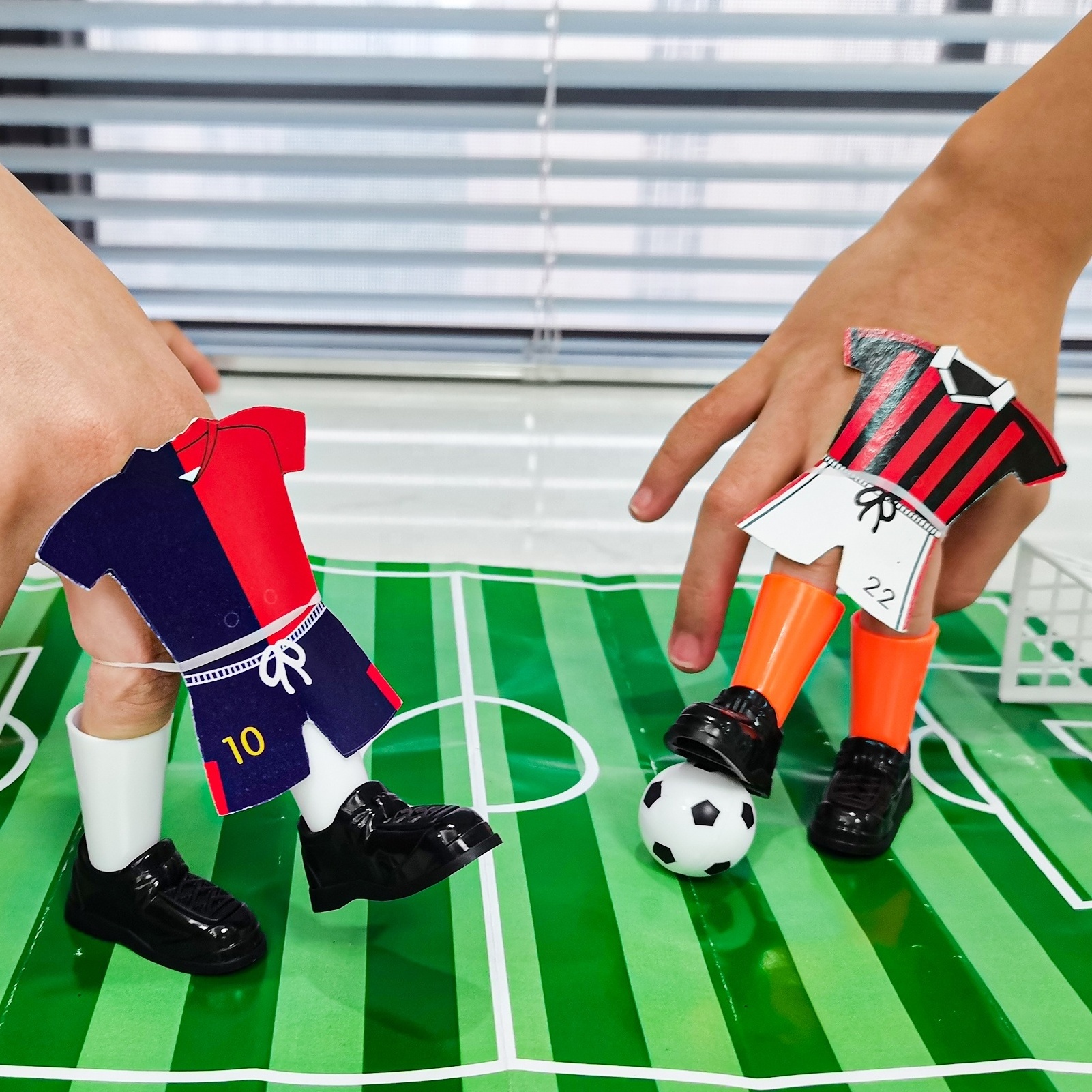 Funny Desktop Mini Finger Soccer Fans Club Game Finger Footballs Match Toys Table Game Set with Two Goals