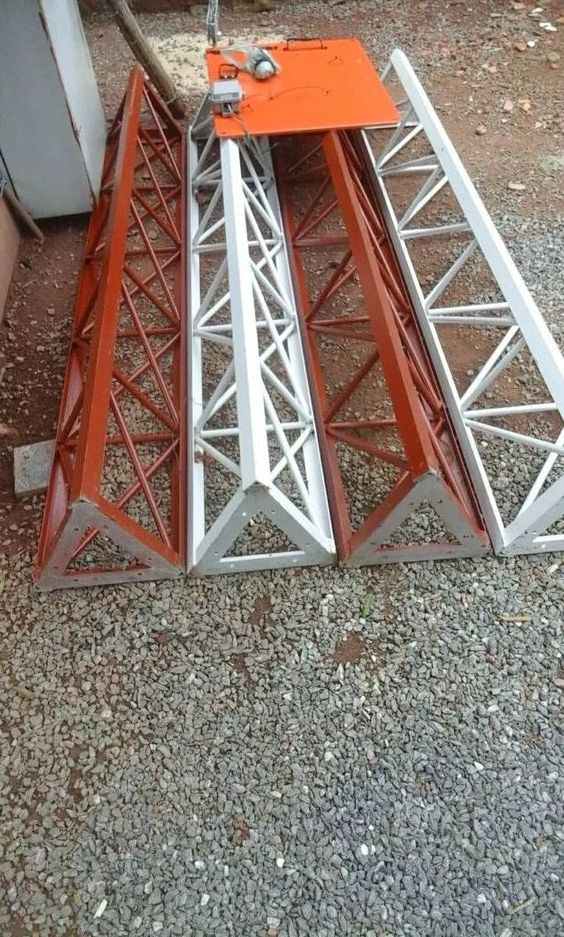 Steel roof truss for house construction