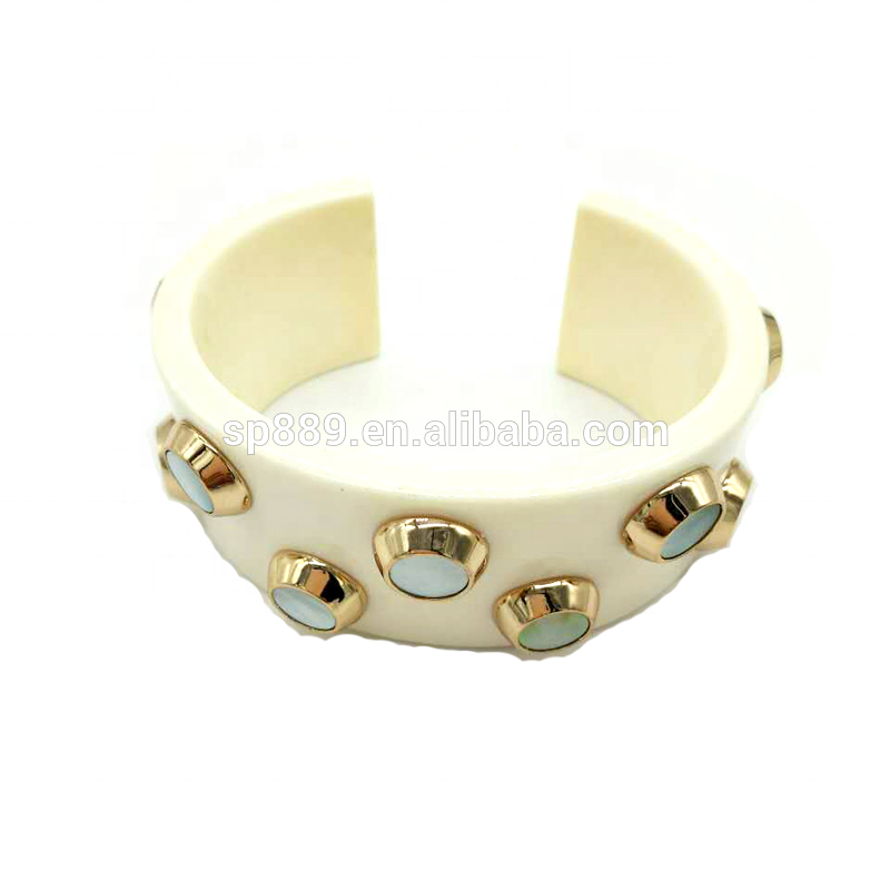 Wholesale Simple Stylish Tortoise Shell Accessories for Women White Acetate Cuff Bangle Bracelet Nail Shape Parties Weddings