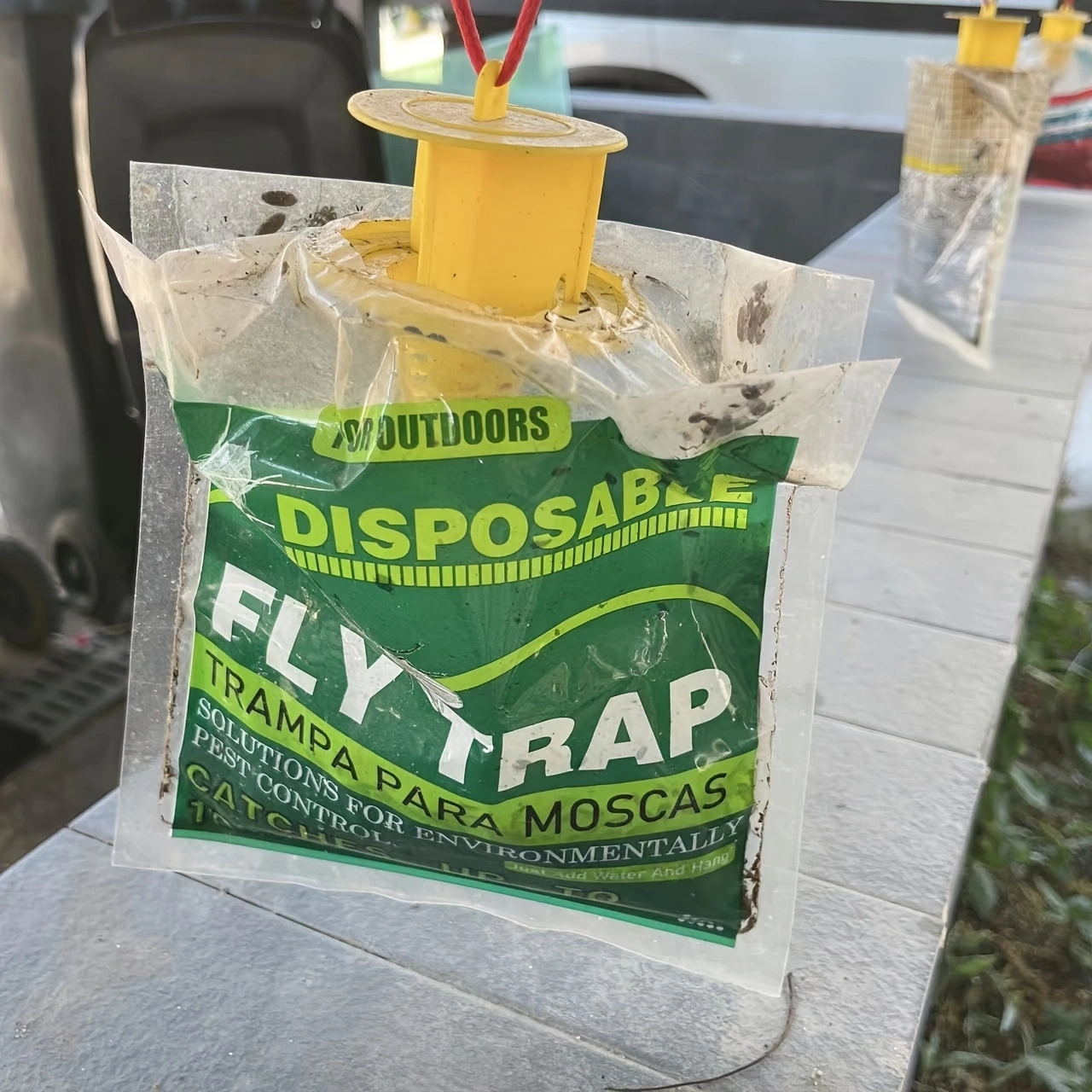 Disposable Bag Fly Trap, Catches Flies in Agricultural Areas with Non-Toxic Fast-Acting Fly Attractant