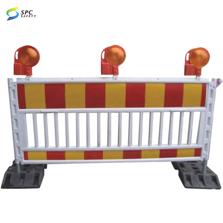 Hot sales durable portable road vehicle pedestrian divide fencing crowd control barricade Plastic traffic fence safety barrier