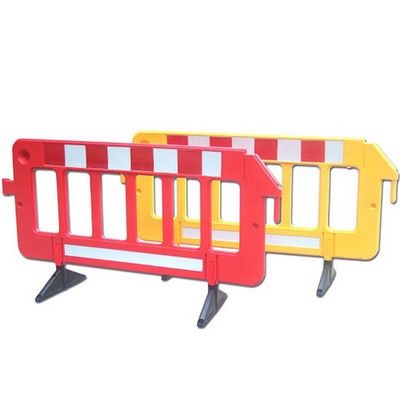 Hot sales durable portable road vehicle pedestrian divide fencing crowd control barricade Plastic traffic fence safety barrier