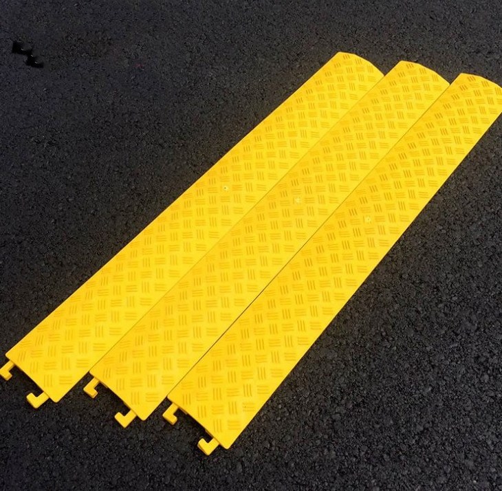 Lightweight durable Polyurethane plastic 1 channel office floor cable ramp drop over cover Cable wire cord Protectors