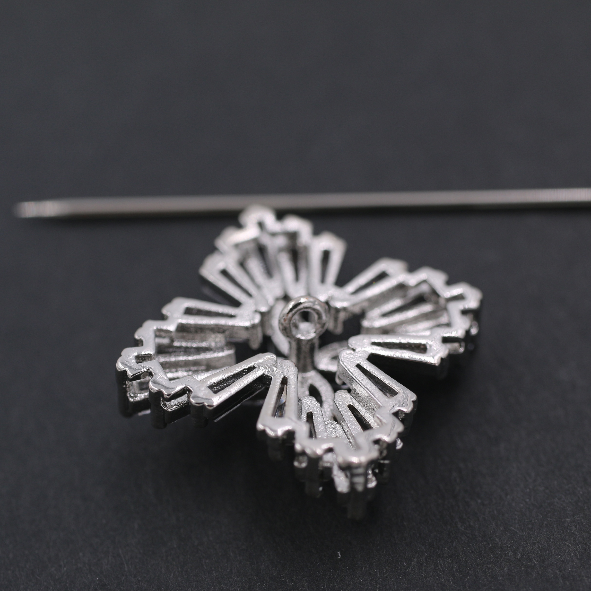 New Design Rhinestone Silver Hollow Sewing Shank Zircon Button For Garment