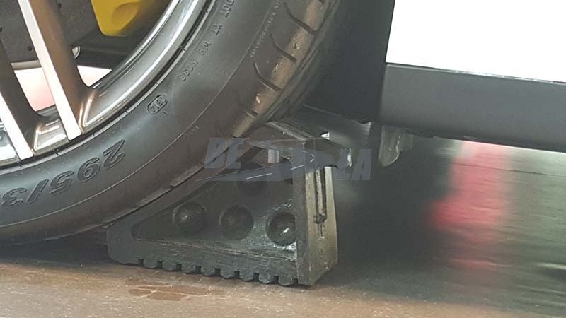 Heavy duty tyre parking block for Truck tyre stopper