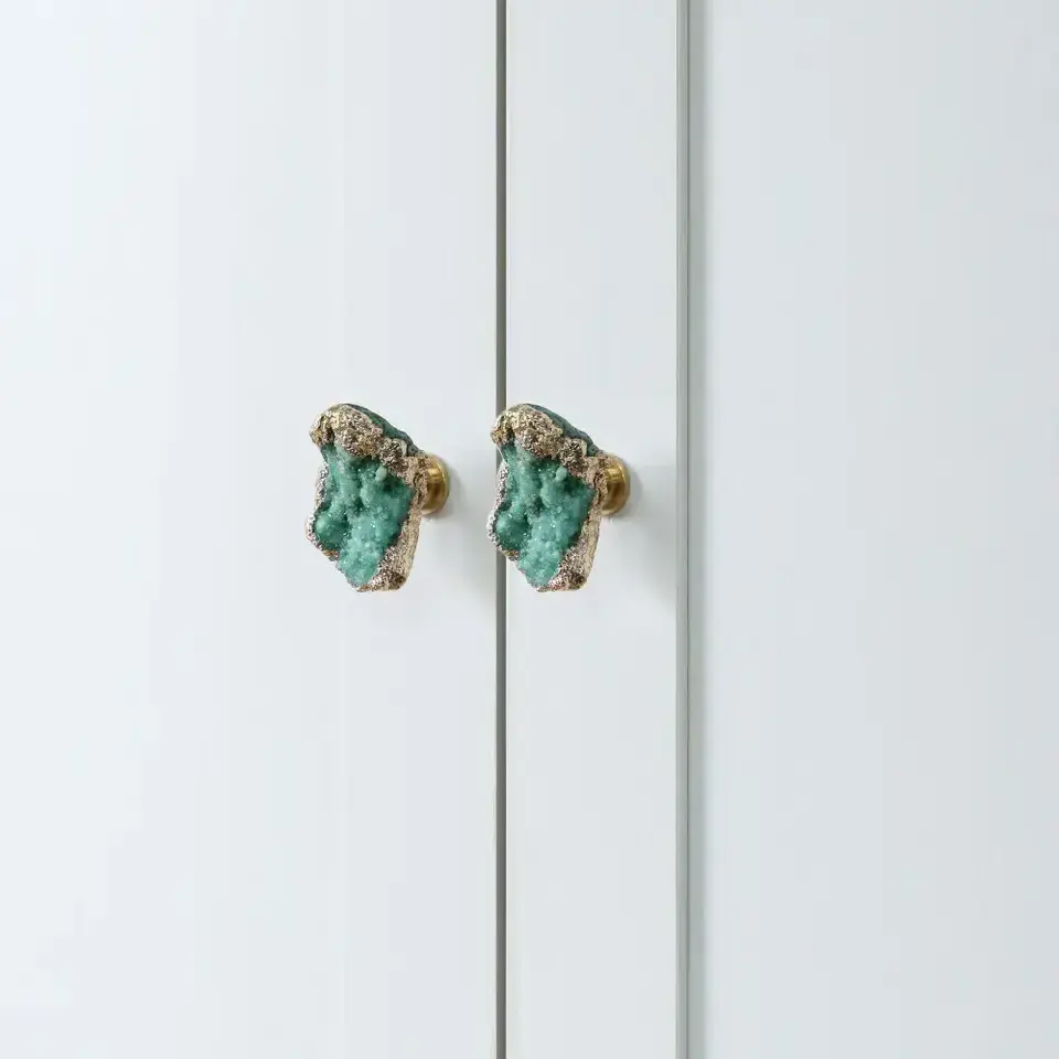 Newly Natural Crystal Brass Handle Unique Design Uneven Colorful Crystal Cabinet Handles Furniture Handles Knobs for Household