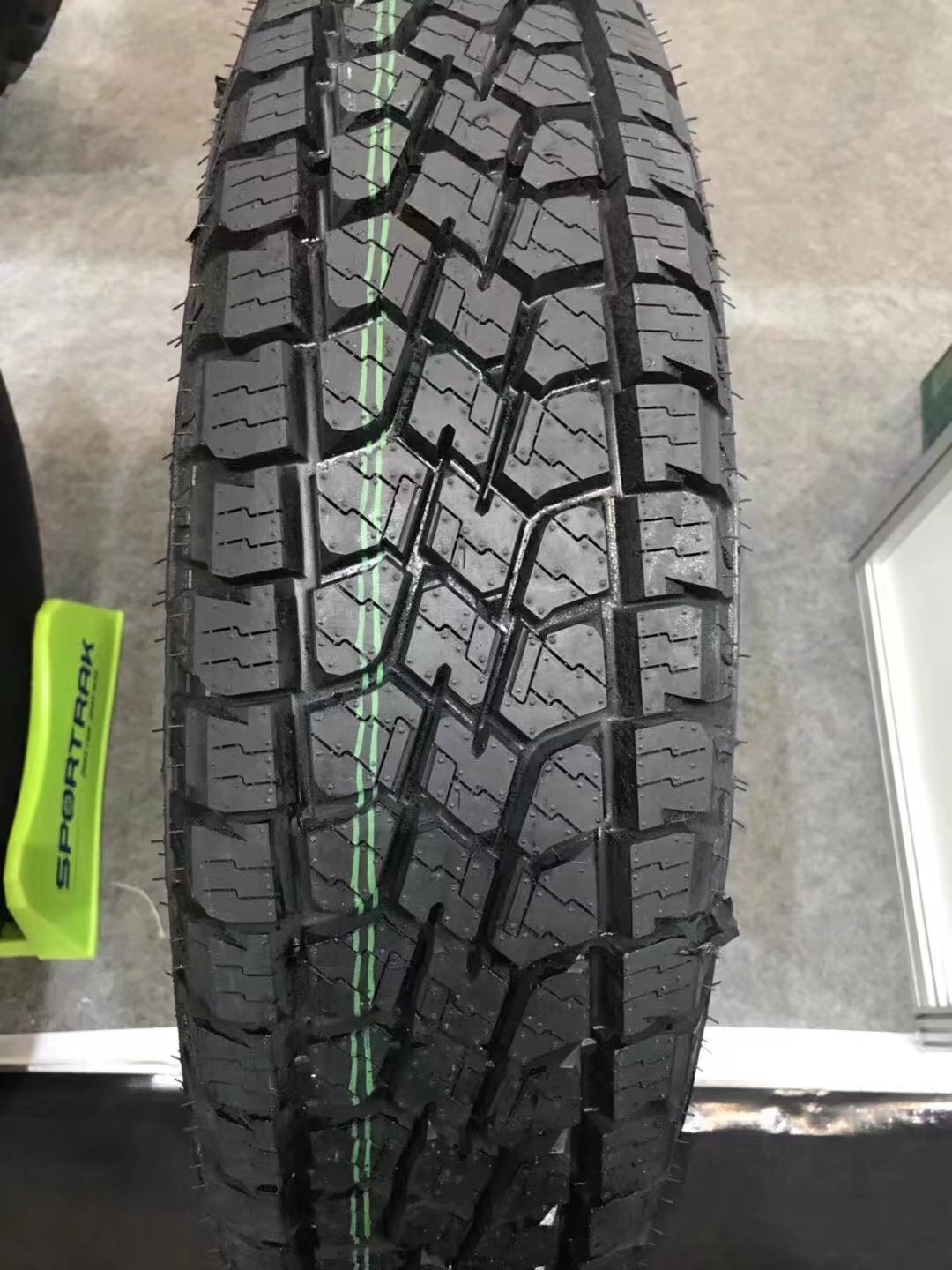 Off road tires 4x4 r16 factories in China suv tyres 235 80r18 24570r17 265 70r16 275 65r18 285 70r17 passenger car tires