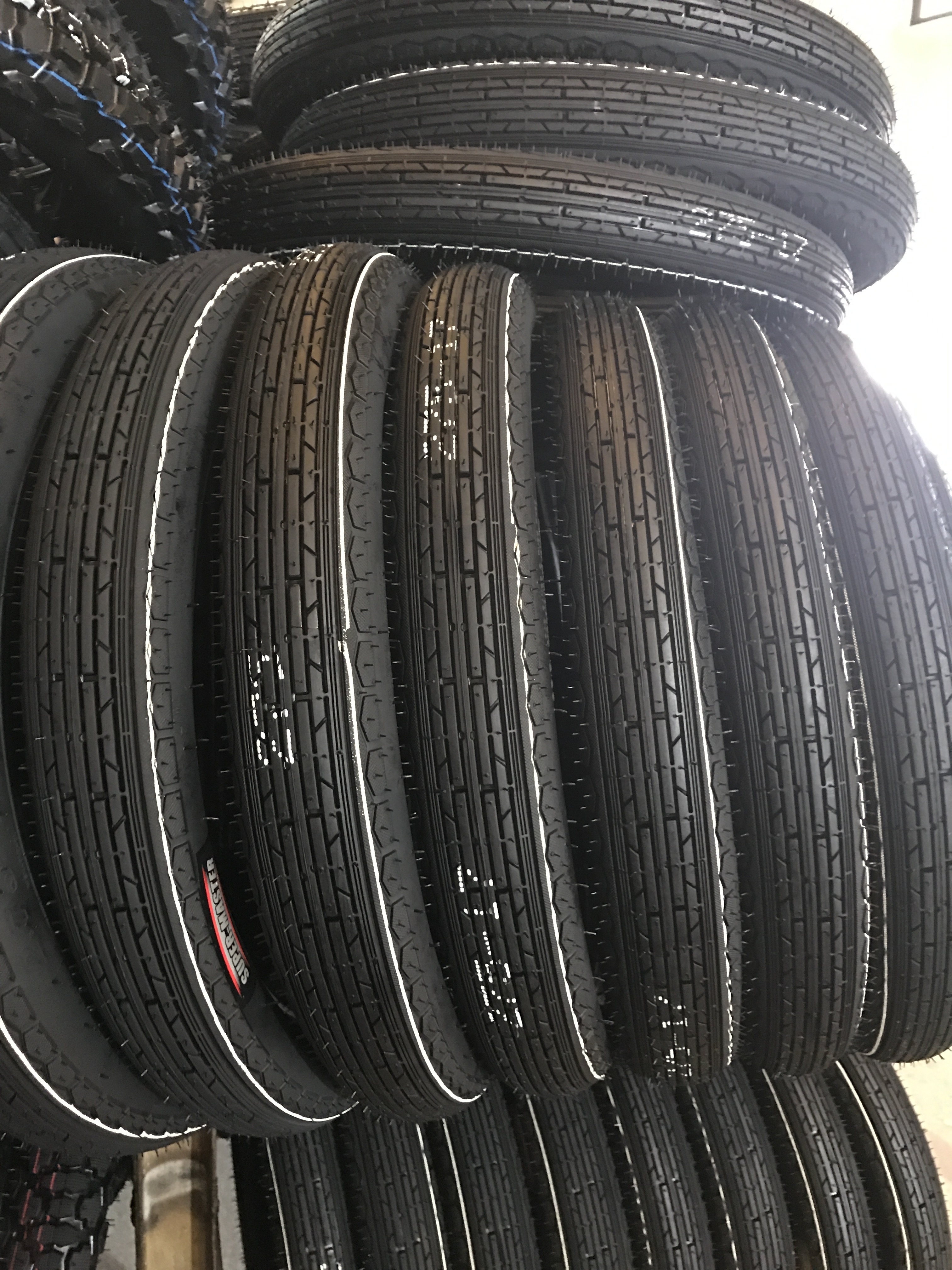 Motorcycle Tubeless Tire 140/70-17 80/90-14 90/80-14 100/70-14 100/80-14  China factory Motorcycle Tyre