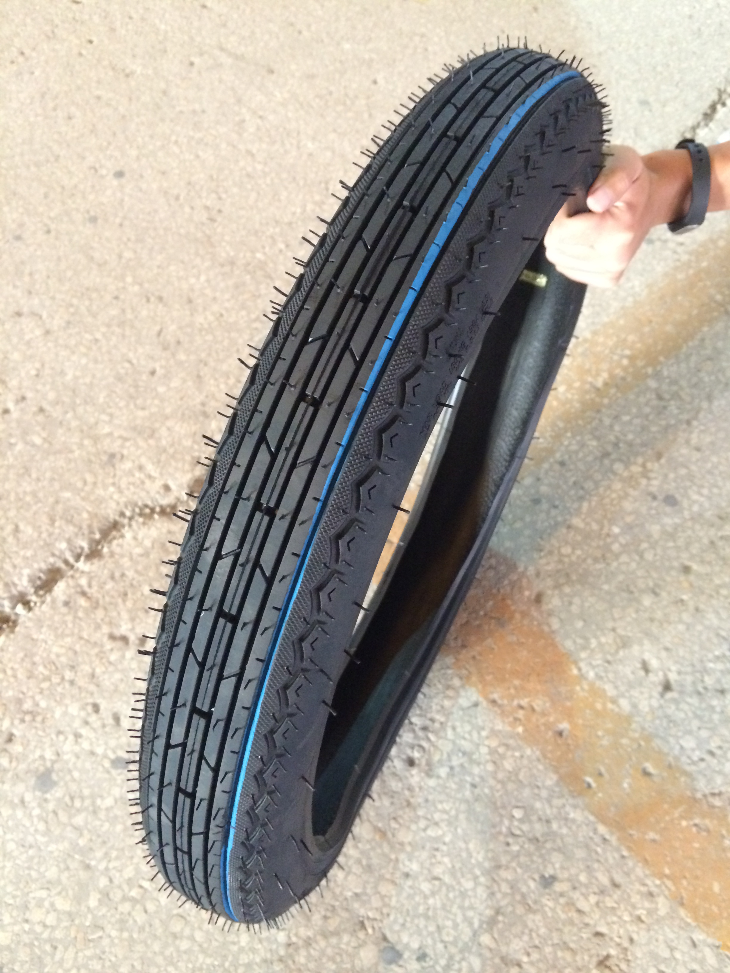 Import Chinese Motorcycle tire  90/90-18 110/90-16 400-8 120/90-16 130/70-17 with high quality motorcycle tyres