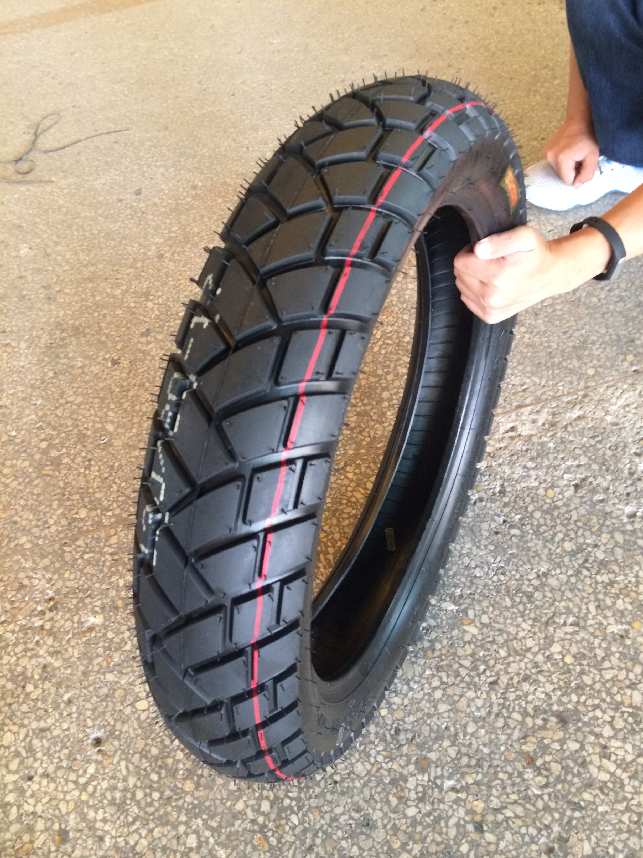 Import Chinese Motorcycle tire  90/90-18 110/90-16 400-8 120/90-16 130/70-17 with high quality motorcycle tyres