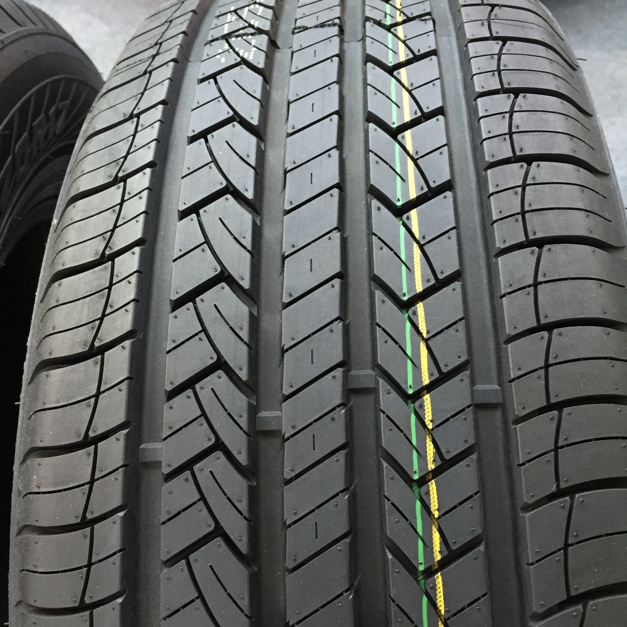 China factory car tires PCR tyres 195/65R15 Passenger Car Tires best price 205/55R16 175/70R13 215/50/17 265 60 18 215/55r17