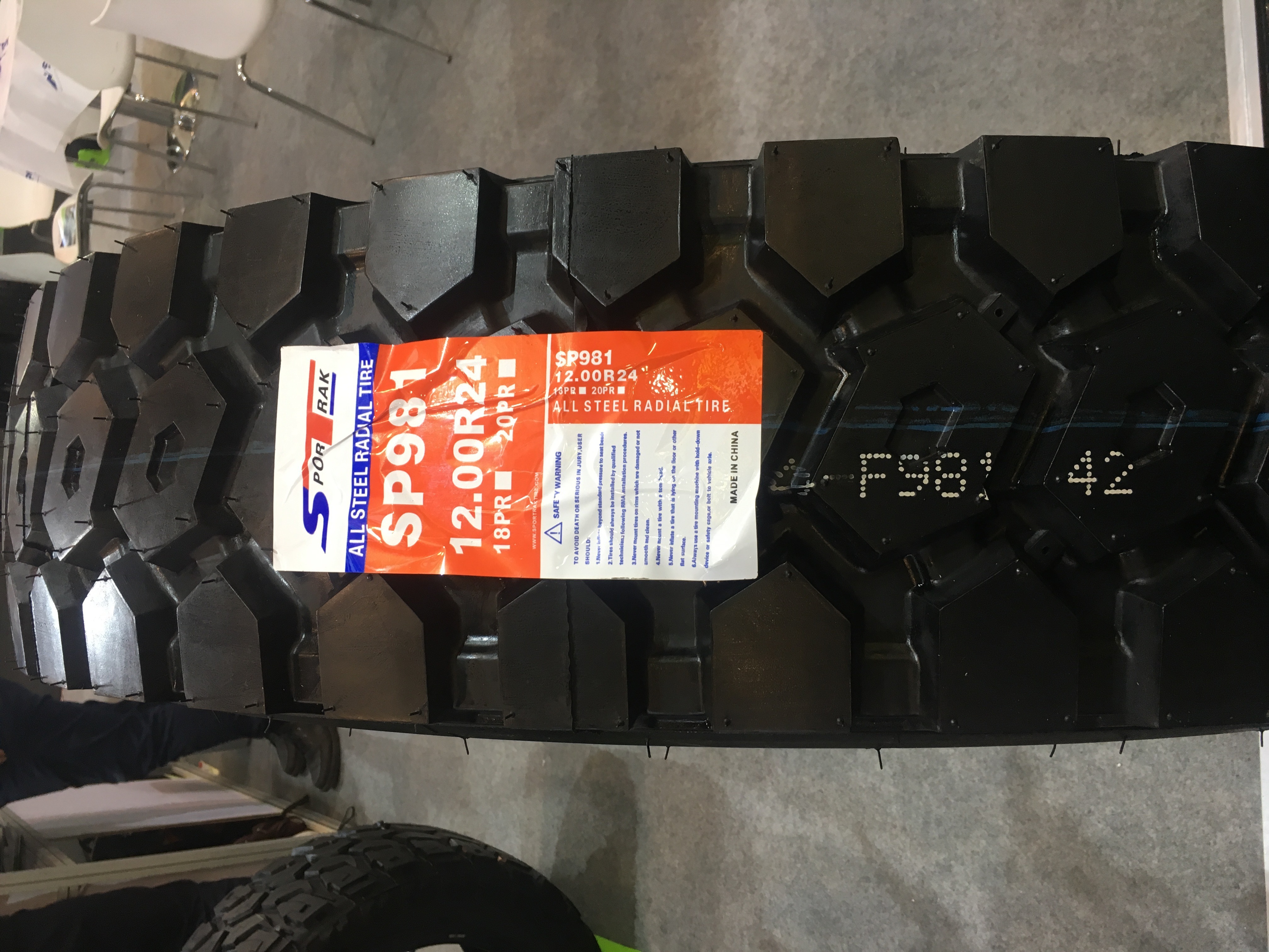 tyres factory12.00r24 1200r24 12r24 tyres radial tube tbr truck parts wheel rims semi heavy truck tire