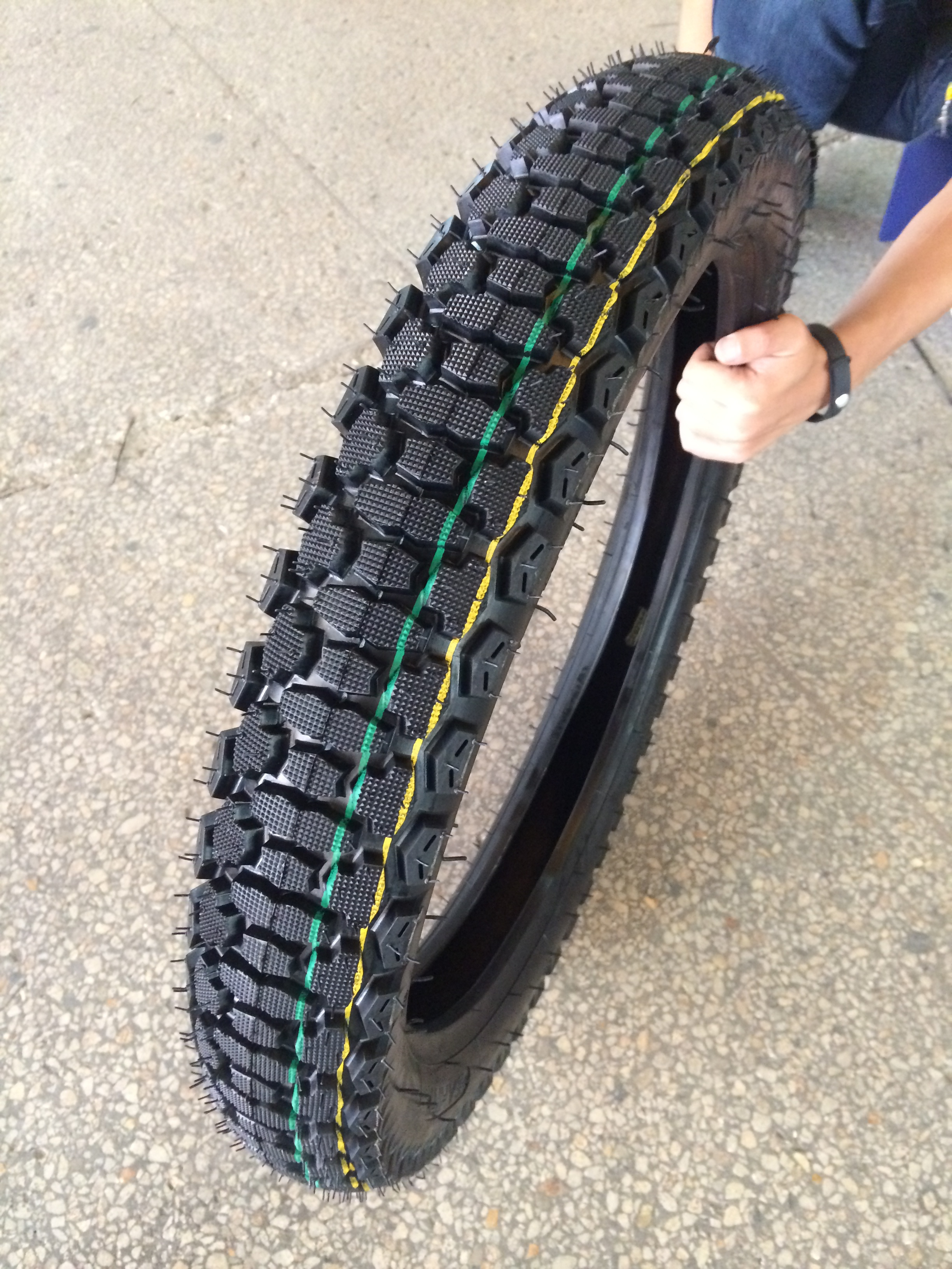 Factory direct sales motorcycle tires wholesale rubber  120/70 17 Manufacture 100/90-16 2.25-17 2.75-17 3.00-17 motorcycle tires