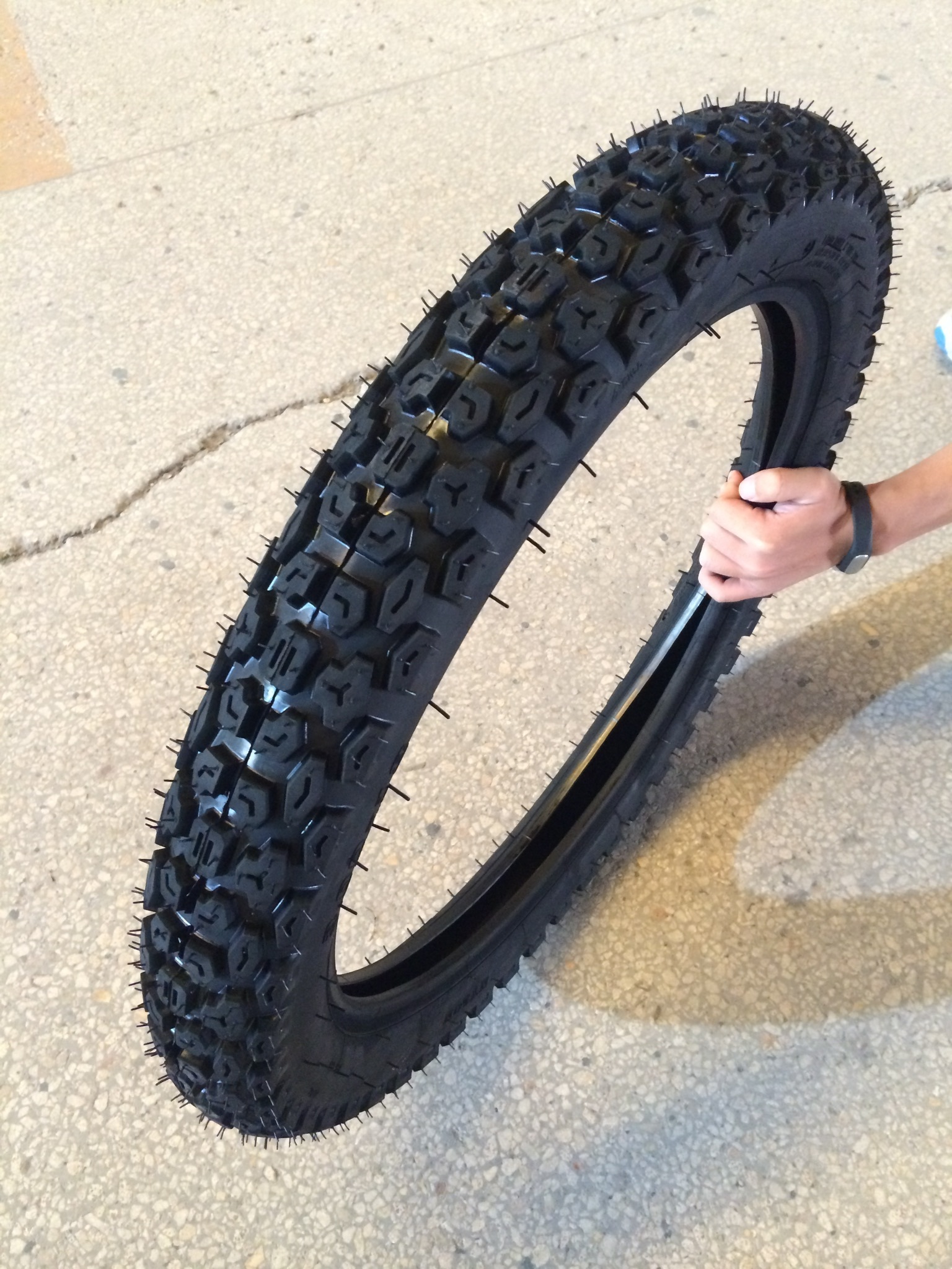 Factory direct sales motorcycle tires wholesale rubber  120/70 17 Manufacture 100/90-16 2.25-17 2.75-17 3.00-17 motorcycle tires