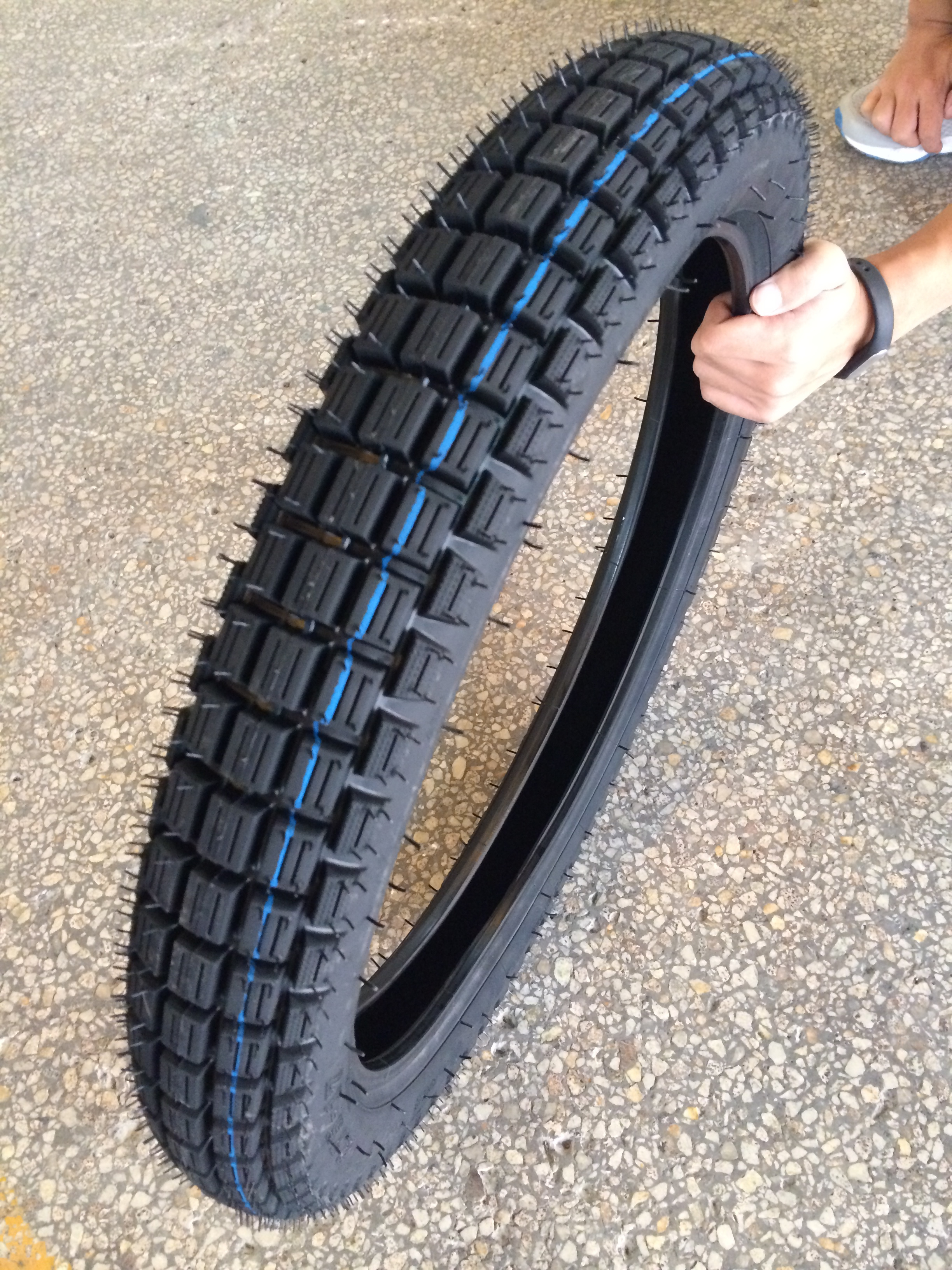 Factory direct sales motorcycle tires wholesale rubber  120/70 17 Manufacture 100/90-16 2.25-17 2.75-17 3.00-17 motorcycle tires