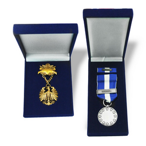 Custom made chest badge medal metal plated gold award metal conmemorativa honor medal with velvet box