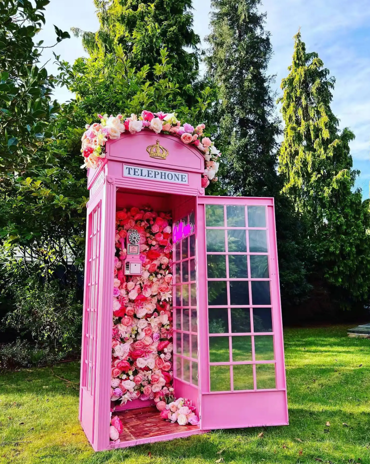 OEM  London Telephone Booth Antique Pink Floral Telephone Booth Wedding Decor Outdoor Telephone Booth with Artificial flower