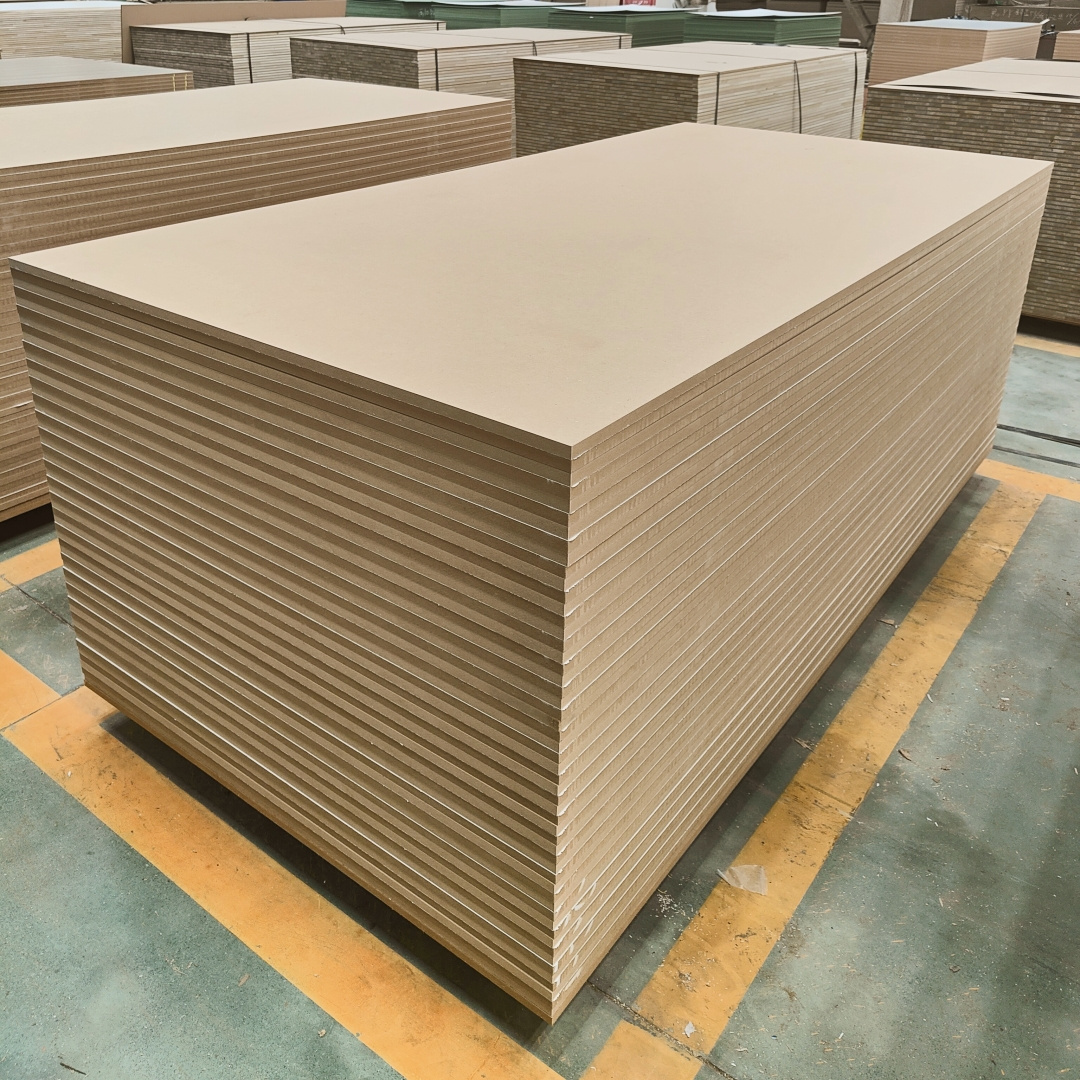 Factory Wholesale plain MDF Board 3mm 6mm 10mm 15mm 17mm 18MM Fiberboard MDF Board For Kitchen Cabinet Interior Furniture