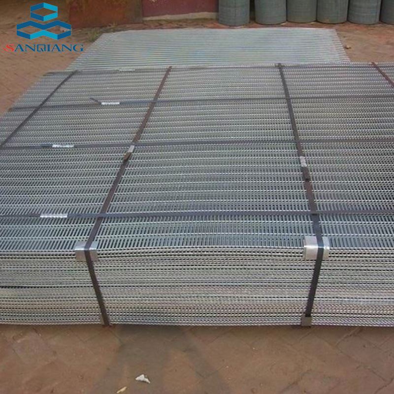 Cheap customized construction hot galvanized welded wire mesh fence