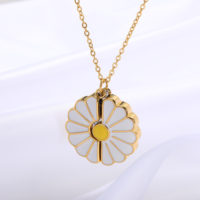 New Daisy Jewelry Necklace Women's Gold Pendant Flower Necklace Letter Blank Engraving Personalized Pendant Necklace