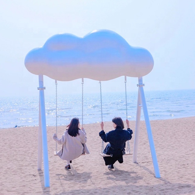 Romantic Unpowered White Cloud Swings Popular Photography Equipment for Shopping Malls and Amusement Parks