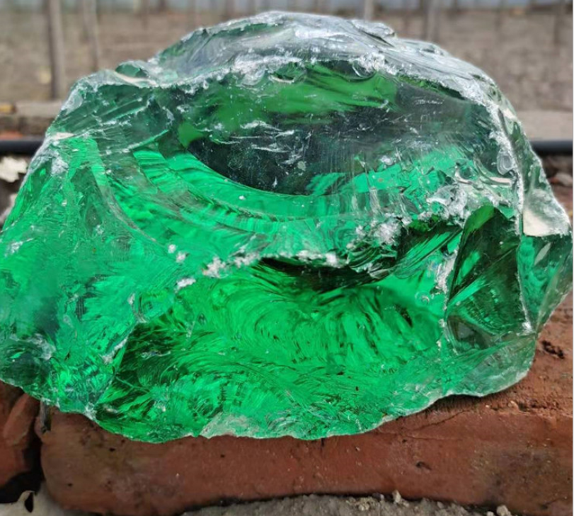 Hot sale Landscaping green natural decorative slag glass rocks for home decoration