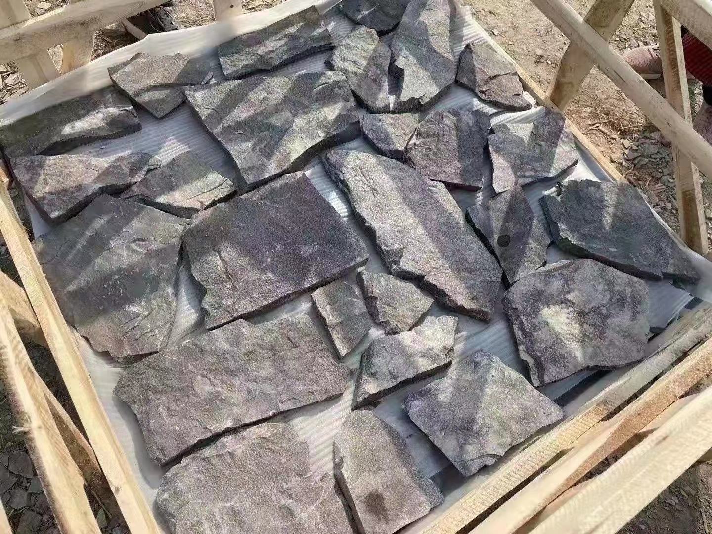 Natural Flagstone Black Blue Random Slate Crazy Paving Tiles Landscaping Stone Slate For The Floor And Wall Cladding