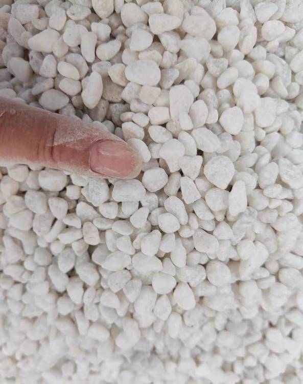 Fast delivery natural white tumbled small size pebbles tumbled stone for garden landscaping decorative with cheap price