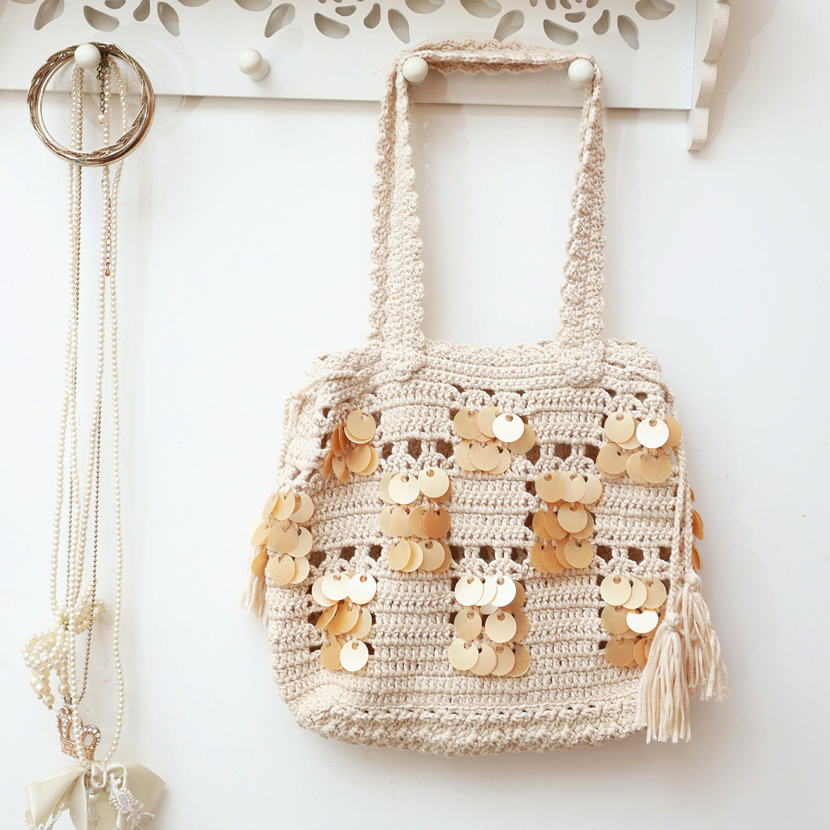 Factory Supply Beige Tote Bag Beach Crochet Handmade Bag with Glitter Tassel