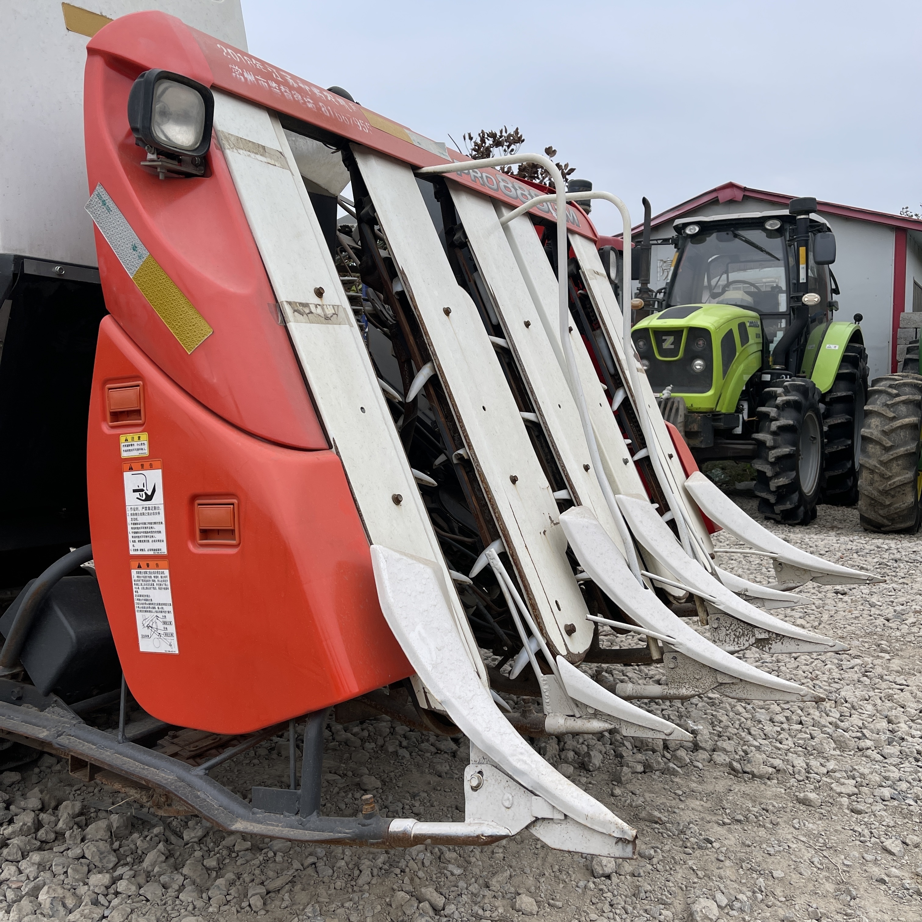 used Kubota combine rice wheat harvester  farm tractors  agricultural  machinery  harvesting machine Japan Kubota DC70 DC105X