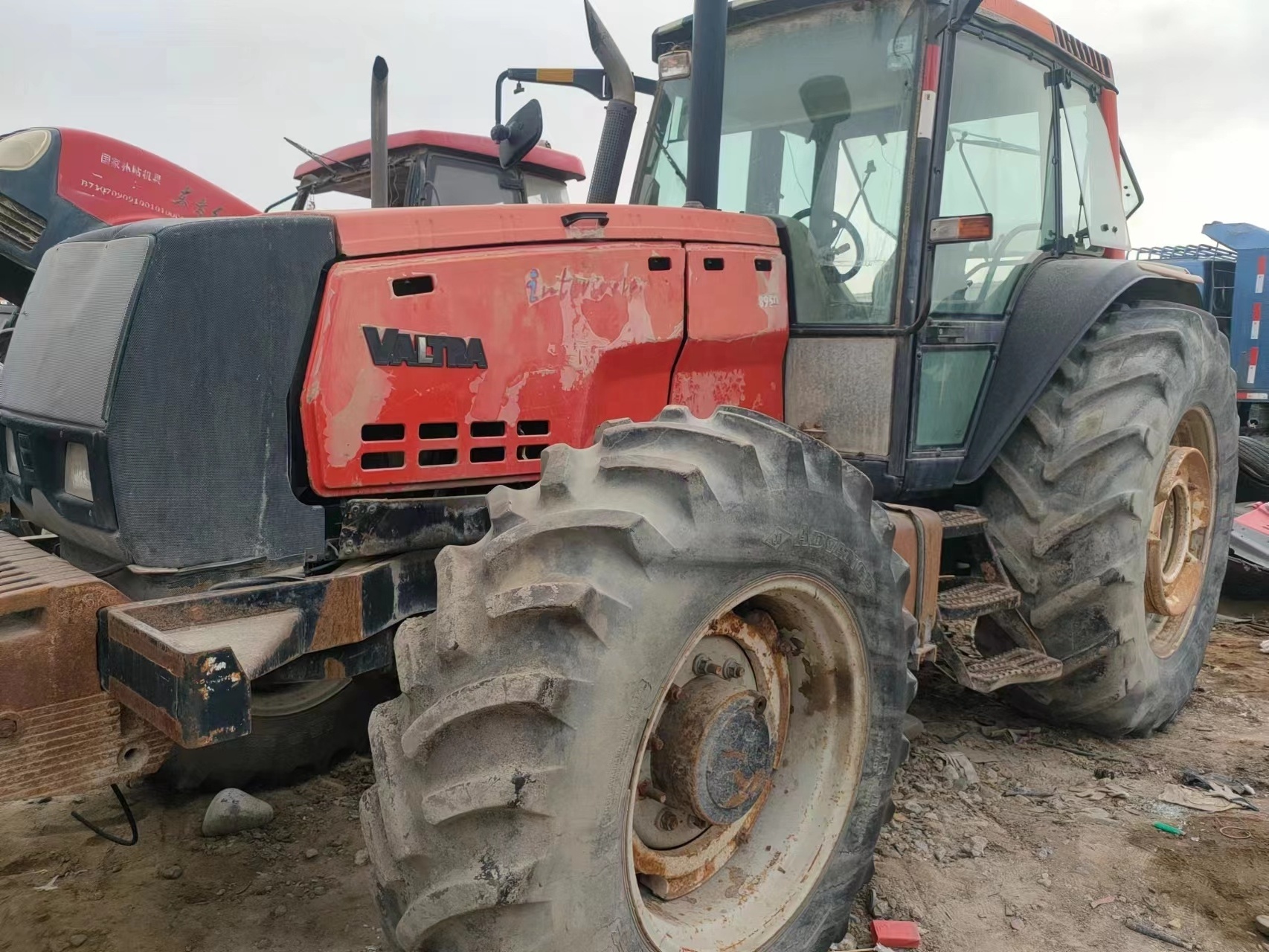 used tractors Valtra 8150 8950 4X4WD farm equipment agricultural machinery small mini orchard tractors